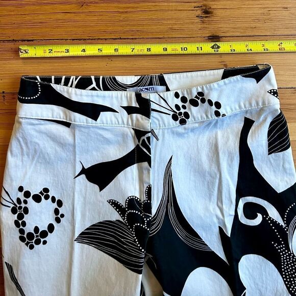 Acorn cropped/ ankle cotton blend pants. Size 6. - Picture 7 of 11
